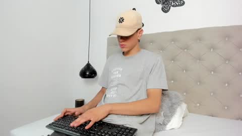 Snapshot of dei_v_48 chatting on 02.06.25 DEIVY online show from 02.06.25