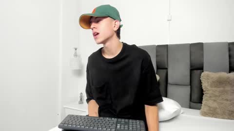 Snapshot of dei_v_48 chatting on 02.13.25 DEIVY online show from 02.13.25