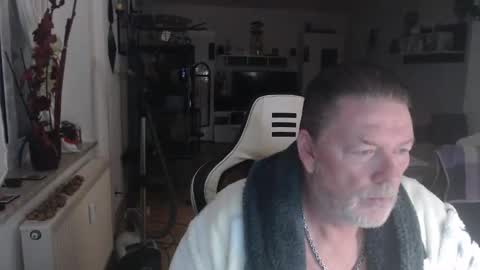 deinprinz2312 online show from 10.27.25