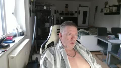 Snapshot of deinprinz2312 chatting on 04.19.26 deinprinz2312 online show from 04.19.26