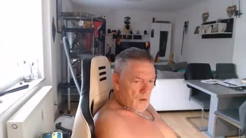 Snapshot of deinprinz2312 chatting on 06.22.26 deinprinz2312 online show from 06.22.26