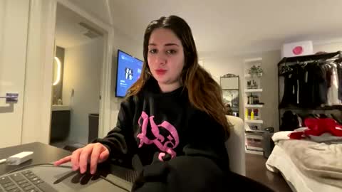 Delara V online show from 02.21.26