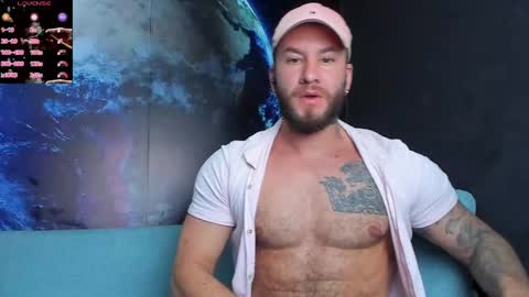 Snapshot of delessandro_world chatting on 05.17.26 Delessandro online show from 05.17.26