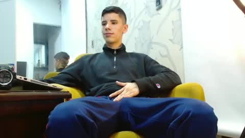 Snapshot of delglo chatting on 10.08.25 delglo online show from 10.08.25