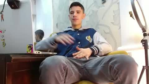 Snapshot of delglo chatting on 10.10.25 delglo online show from 10.10.25