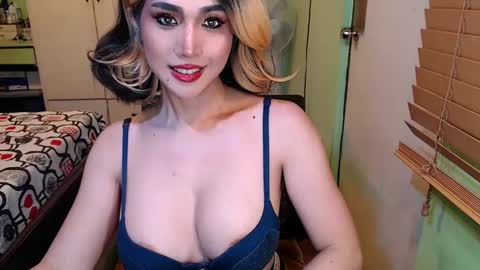 Snapshot of deliciosats chatting on 03.01.25 Mercedes online show from 03.01.25