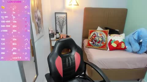 Snapshot of delilaquinn chatting on 12.18.24 delilaquinn online show from 12.18.24