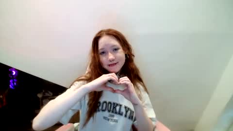 Snapshot of dellastraley chatting on 07.30.26 Aneka online show from 07.30.26
