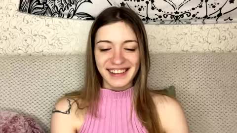 Snapshot of dellisifuentes chatting on 05.30.26 Sia online show from 05.30.26