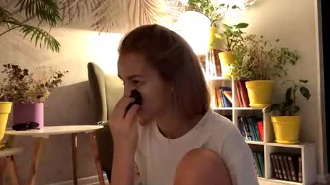 I am Lola hello world online show from 07.19.26