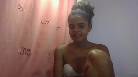 Snapshot of delphineee chatting on 04.08.26 delphine online show from 04.08.26