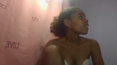 Snapshot of delphineee chatting on 04.09.26 delphine online show from 04.09.26