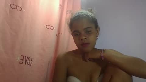 Snapshot of delphineee chatting on 04.09.26 delphine online show from 04.09.26