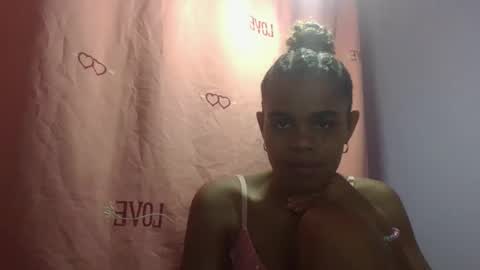 Snapshot of delphineee chatting on 04.10.26 delphine online show from 04.10.26