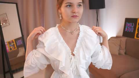 Hi my name is Sari nice to see you in my Room online show from 06.10.26