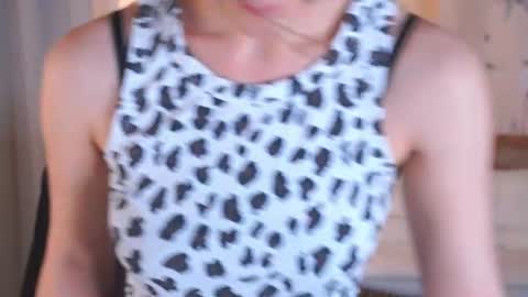 Hi my name is Sari nice to see you in my Room online show from 06.23.26