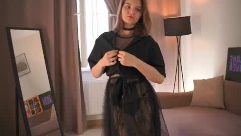 Hi my name is Sari nice to see you in my Room online show from 07.24.26