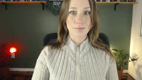 Snapshot of demmetria chatting on 05.19.26 demmetria online show from 05.19.26