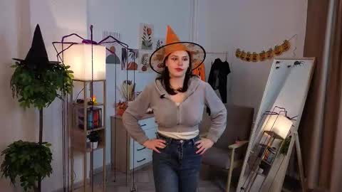 Snapshot of denicehendson chatting on 10.30.25 Viola online show from 10.30.25