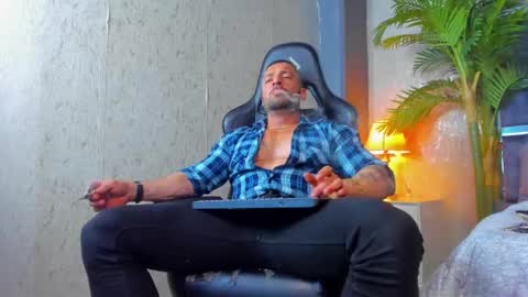 dennis_cox_ online show from 02.17.25