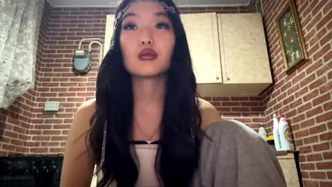 Emma online show from 12.21.25