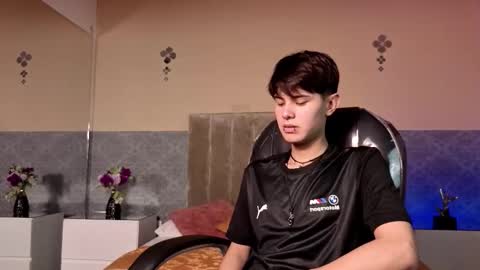 Snapshot of derek_sinn chatting on 02.11.26 derek_sinn online show from 02.11.26