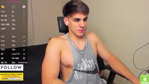 Snapshot of derekcb chatting on 11.24.25 Derekcb online show from 11.24.25