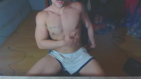 Snapshot of derekhuge chatting on 11.05.25 derekhuge online show from 11.05.25