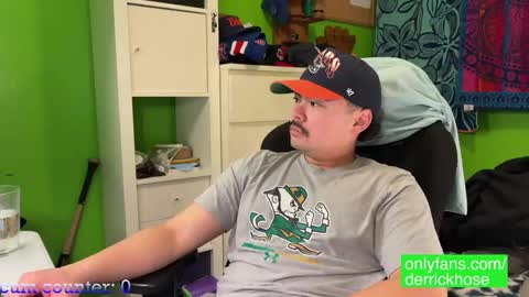 Snapshot of derrick_hose chatting on 01.21.25 Derrick Hose online show from 01.21.25