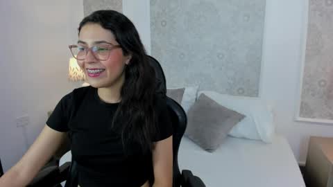 Snapshot of desireee_ chatting on 05.06.26 desire online show from 05.06.26