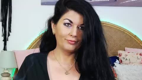 HellenMoon online show from 01.14.25