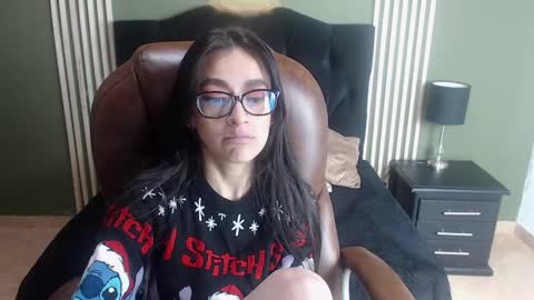 Snapshot of desiring__angel chatting on 12.04.24 Desiring Angel online show from 12.04.24