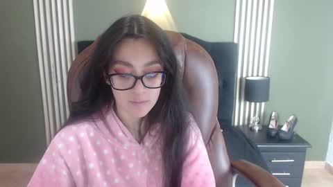 Snapshot of desiring__angel chatting on 12.12.24 Desiring Angel online show from 12.12.24