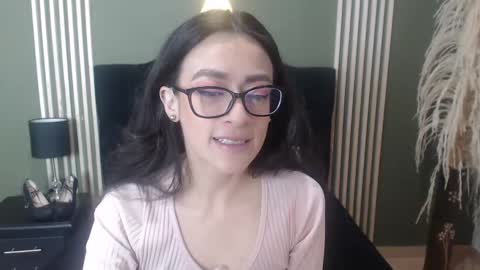 Snapshot of desiring__angel chatting on 01.14.25 Desiring Angel online show from 01.14.25