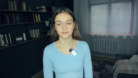 Snapshot of destiebestie chatting on 11.18.25 Ann online show from 11.18.25