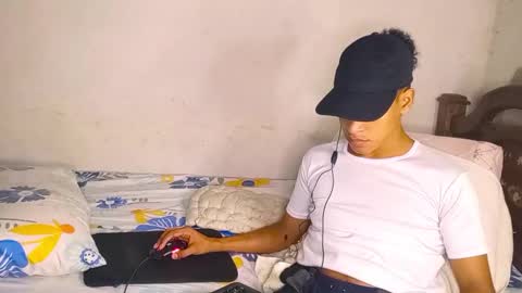 Snapshot of deus_steim chatting on 12.04.25 deus_steim online show from 12.04.25