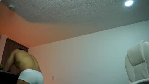 Devin Hunter online show from 01.11.25