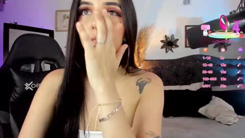 Snapshot of devlin_violet__ chatting on 09.17.25 PaulaInsta paulacastellanos 1Pvt open online show from 09.17.25