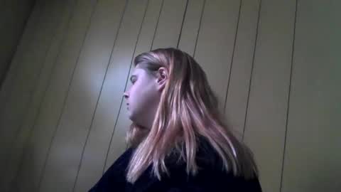 Snapshot of devykitten2018 chatting on 01.22.25 devykitten online show from 01.22.25