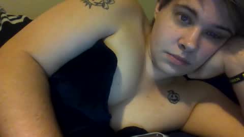 Snapshot of devykitten2018 chatting on 10.24.25 devykitten online show from 10.24.25