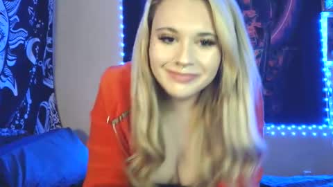 Snapshot of devyn_winter chatting on 12.15.25 devyn winter online show from 12.15.25