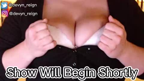 Snapshot of devynreign chatting on 09.21.25 Devyn Reign online show from 09.21.25