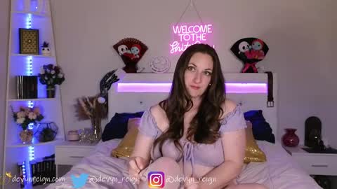 Devyn Reign online show from 05.17.26