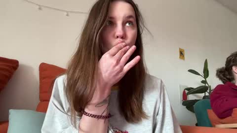 Snapshot of di_n_alex chatting on 04.25.26 Di Alex online show from 04.25.26