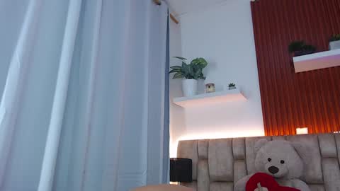 Snapshot of diamond_canela chatting on 12.24.24 diamond_canela online show from 12.24.24