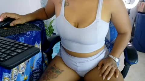 welcome to my world smiles good energy and special moments. Follow me and accompany me on my broadcasts thank you for bein online show from 07.25.26