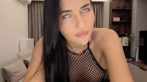 Iris online show from 10.06.25