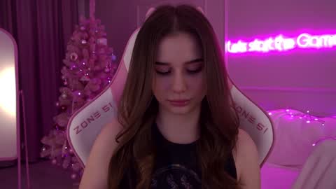 Snapshot of dianabecker chatting on 12.17.24 Diana online show from 12.17.24