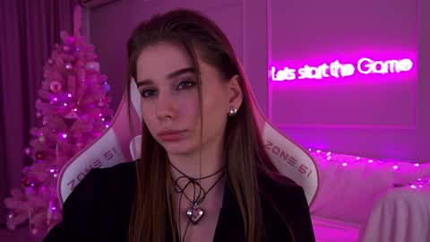 Snapshot of dianabecker chatting on 12.23.24 Diana online show from 12.23.24
