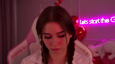 Snapshot of dianabecker chatting on 02.11.25 Diana online show from 02.11.25